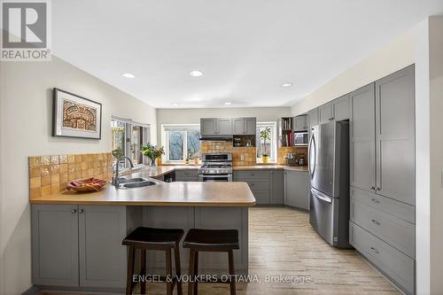 424 Lochaber Avenue, Ottawa, ON - Indoor Photo Showing Kitchen With Double Sink