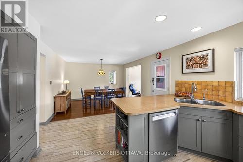 424 Lochaber Avenue, Ottawa, ON - Indoor Photo Showing Kitchen With Double Sink