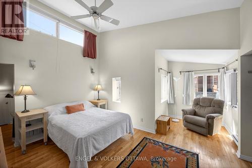 424 Lochaber Avenue, Ottawa, ON - Indoor Photo Showing Bedroom