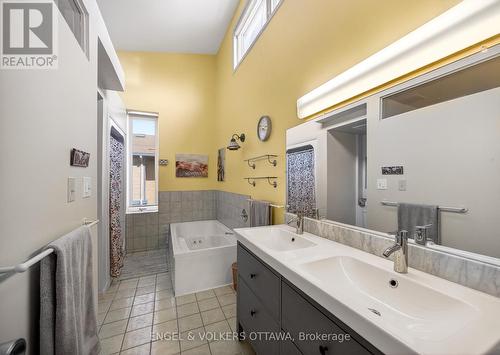 424 Lochaber Avenue, Ottawa, ON - Indoor Photo Showing Bathroom