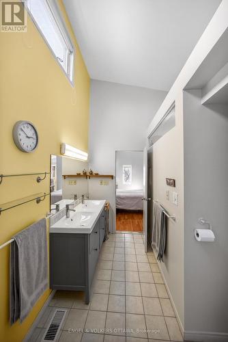 424 Lochaber Avenue, Ottawa, ON - Indoor Photo Showing Laundry Room