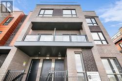 3 - 18 LYTHAM GREEN CIRCLE  Newmarket, ON L3Y 0H4