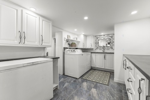Salle de lavage - 94 Rue St-Pierre, Rigaud, QC - Indoor Photo Showing Laundry Room