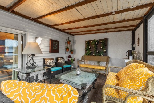 Solarium/Verrière - 94 Rue St-Pierre, Rigaud, QC - Indoor Photo Showing Living Room
