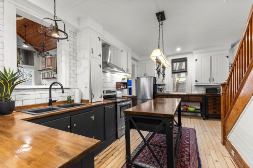 Cuisine - 94 Rue St-Pierre, Rigaud, QC - Indoor Photo Showing Kitchen With Double Sink