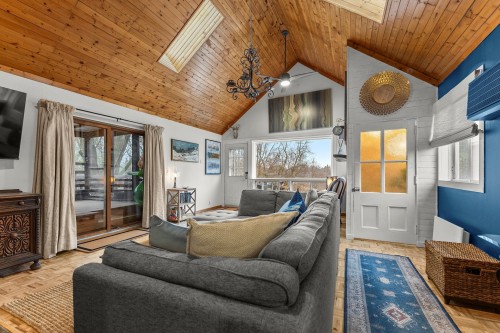 Salle familiale - 94 Rue St-Pierre, Rigaud, QC - Indoor