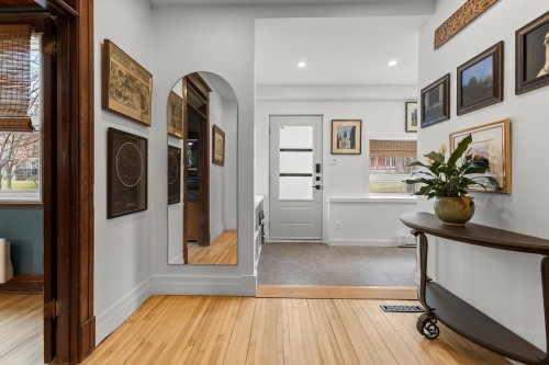 Hall d'entrée/Vestibule - 94 Rue St-Pierre, Rigaud, QC - Indoor Photo Showing Other Room