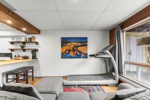 Salle familiale - 94 Rue St-Pierre, Rigaud, QC - Indoor