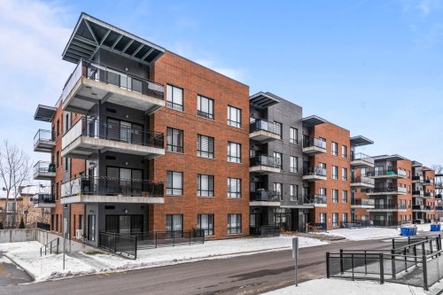 201-124 Boul. Hymus  Pointe-Claire, QC H9R 1E8