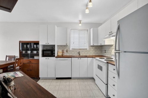 Cuisine - 105-109 Ch. Duhamel, Pincourt, QC - Indoor Photo Showing Kitchen