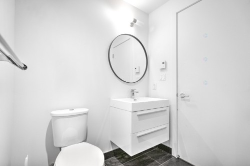 Bathroom - 2610-405 Rue De La Concorde, Montréal (Ville-Marie), QC - Indoor Photo Showing Bathroom