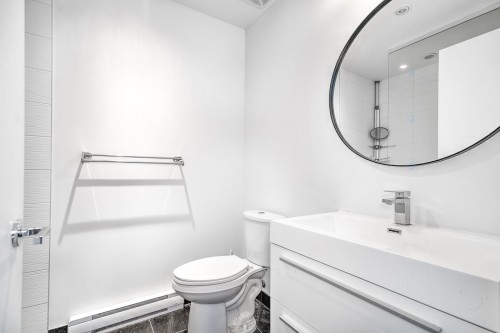 Bathroom - 2610-405 Rue De La Concorde, Montréal (Ville-Marie), QC - Indoor Photo Showing Bathroom