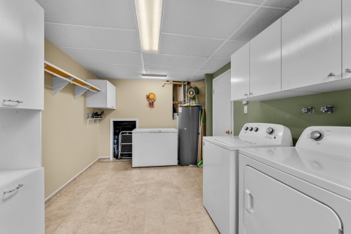 Salle de lavage - 889 Rue Des Érables, Saint-Eustache, QC - Indoor Photo Showing Laundry Room