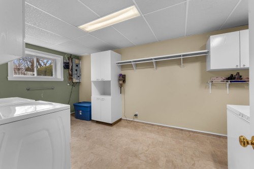 Salle de lavage - 889 Rue Des Érables, Saint-Eustache, QC - Indoor Photo Showing Laundry Room