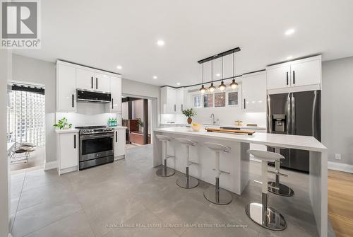 335 St Clair Avenue E, Toronto, ON - Indoor Photo Showing Kitchen With Upgraded Kitchen