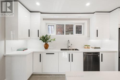 335 St Clair Avenue E, Toronto, ON - Indoor Photo Showing Kitchen