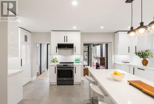 335 St Clair Avenue E, Toronto, ON - Indoor Photo Showing Kitchen With Upgraded Kitchen