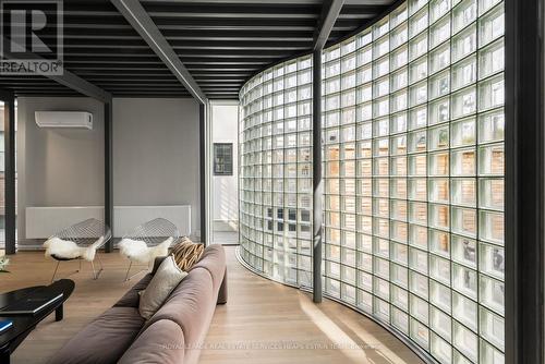 335 St Clair Avenue E, Toronto, ON - Indoor Photo Showing Other Room