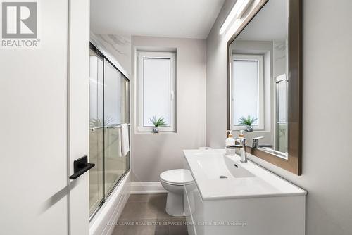 335 St Clair Avenue E, Toronto, ON - Indoor Photo Showing Bathroom