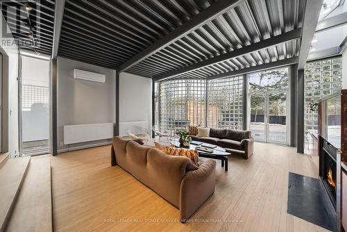 335 St Clair Avenue E, Toronto, ON - Indoor