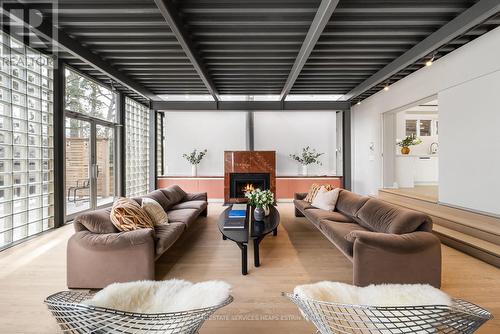 335 St Clair Avenue E, Toronto, ON - Indoor
