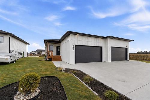 223 Harmony Lane  Steinbach, MB R5G 2Y2