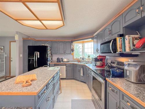 173038 60 (Kola) Road N, Virden, MB - Indoor Photo Showing Kitchen With Double Sink