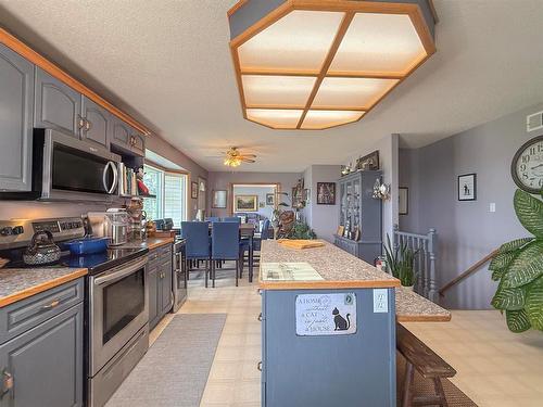 173038 60 (Kola) Road N, Virden, MB - Indoor Photo Showing Kitchen