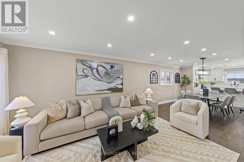 33 Hutton Crescent, Caledon, ON - Indoor Photo Showing Living Room