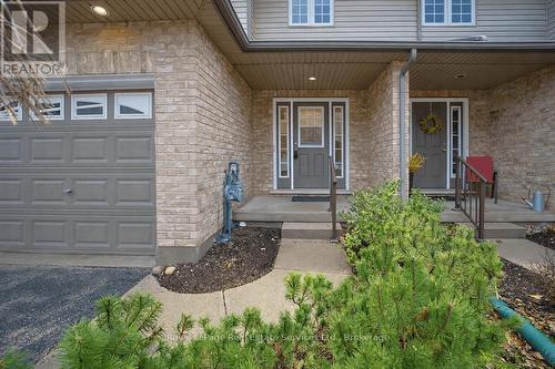 11 - 255 Summerfield Drive, Guelph (Pineridge/Westminster Woods), ON - Outdoor