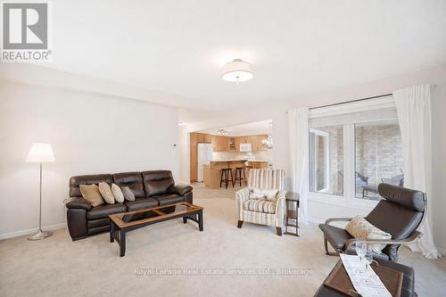 11 - 255 Summerfield Drive, Guelph (Pineridge/Westminster Woods), ON - Indoor Photo Showing Living Room