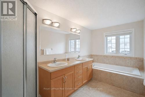11 - 255 Summerfield Drive, Guelph (Pineridge/Westminster Woods), ON - Indoor Photo Showing Bathroom