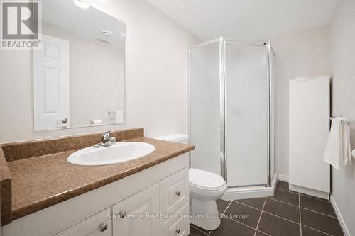 11 - 255 Summerfield Drive, Guelph (Pineridge/Westminster Woods), ON - Indoor Photo Showing Bathroom