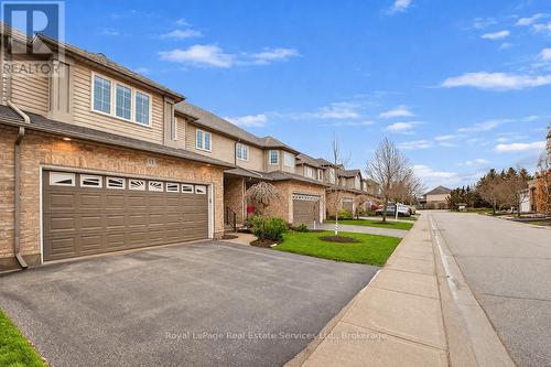 11 - 255 Summerfield Drive, Guelph (Pineridge/Westminster Woods), ON - Outdoor