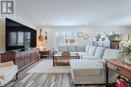 1108 Nicolas Crescent, Cornwall, ON - Indoor Photo Showing Living Room