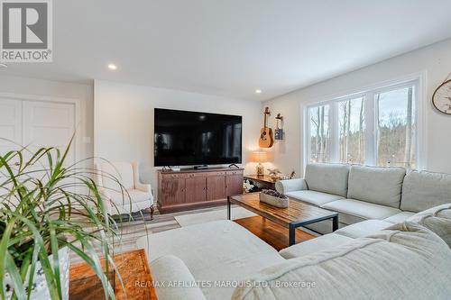 1108 Nicolas Crescent, Cornwall, ON - Indoor Photo Showing Living Room