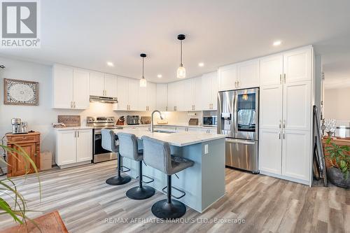 1108 Nicolas Crescent, Cornwall, ON - Indoor Photo Showing Kitchen With Upgraded Kitchen