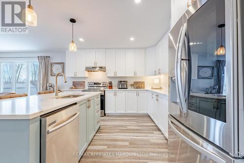 1108 Nicolas Crescent, Cornwall, ON - Indoor Photo Showing Kitchen With Upgraded Kitchen