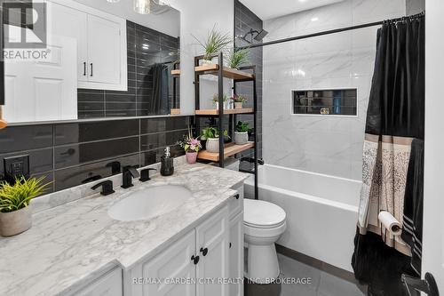 77 Balmoral Avenue, Welland (Lincoln/Crowland), ON - Indoor Photo Showing Bathroom