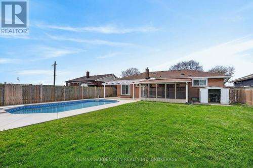 77 Balmoral Avenue, Welland (Lincoln/Crowland), ON - Outdoor With In Ground Pool With Backyard