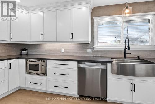 77 Balmoral Avenue, Welland (Lincoln/Crowland), ON - Indoor Photo Showing Kitchen With Upgraded Kitchen