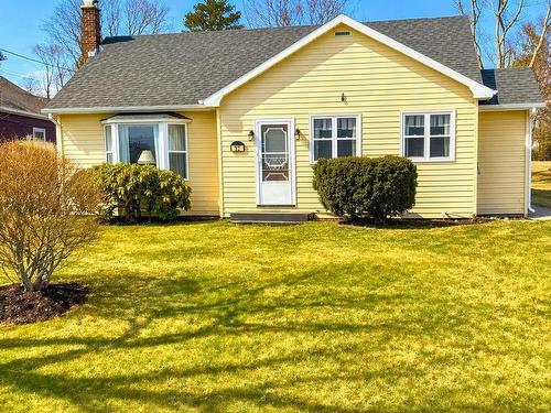 92 Queen Street  North Sydney, NS B2A 1A6