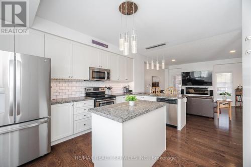 22 Mcdevitt Lane, Caledon, ON - Indoor Photo Showing Kitchen With Stainless Steel Kitchen With Upgraded Kitchen