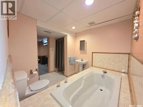 101 Fraser Avenue, Oxbow, SK - Indoor Photo Showing Bathroom