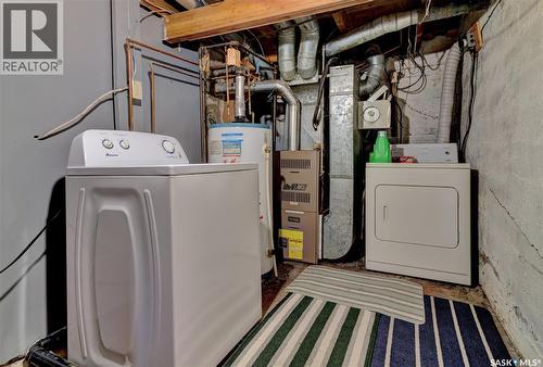 1230 Dewdney Avenue E, Regina, SK - Indoor Photo Showing Laundry Room