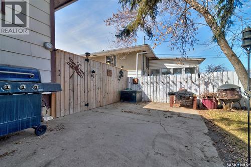 1230 Dewdney Avenue E, Regina, SK - Outdoor