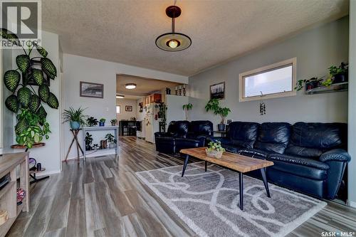 1230 Dewdney Avenue E, Regina, SK - Indoor Photo Showing Living Room