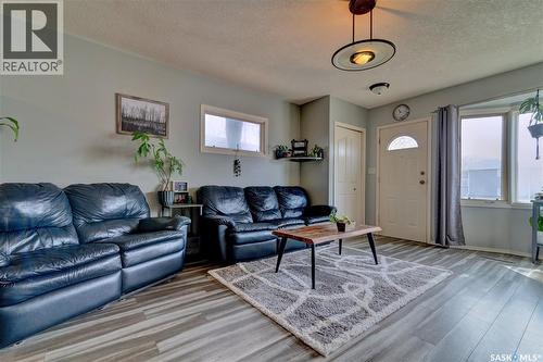 1230 Dewdney Avenue E, Regina, SK - Indoor Photo Showing Living Room