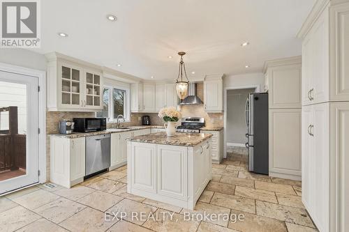 89 Windermere Crescent, Richmond Hill, ON - Indoor Photo Showing Kitchen With Upgraded Kitchen
