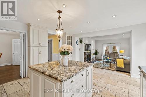 89 Windermere Crescent, Richmond Hill, ON - Indoor Photo Showing Kitchen